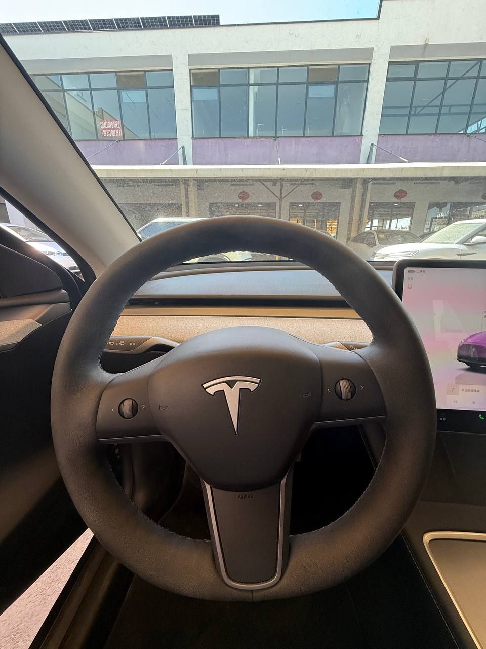 Tesla y model elektr