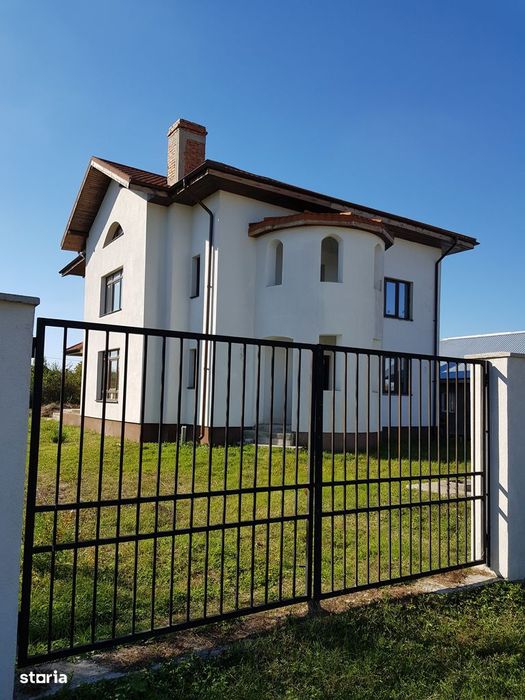 Vilă Spațioasă cu Potențial de Personalizare în Periș (Buriaș)