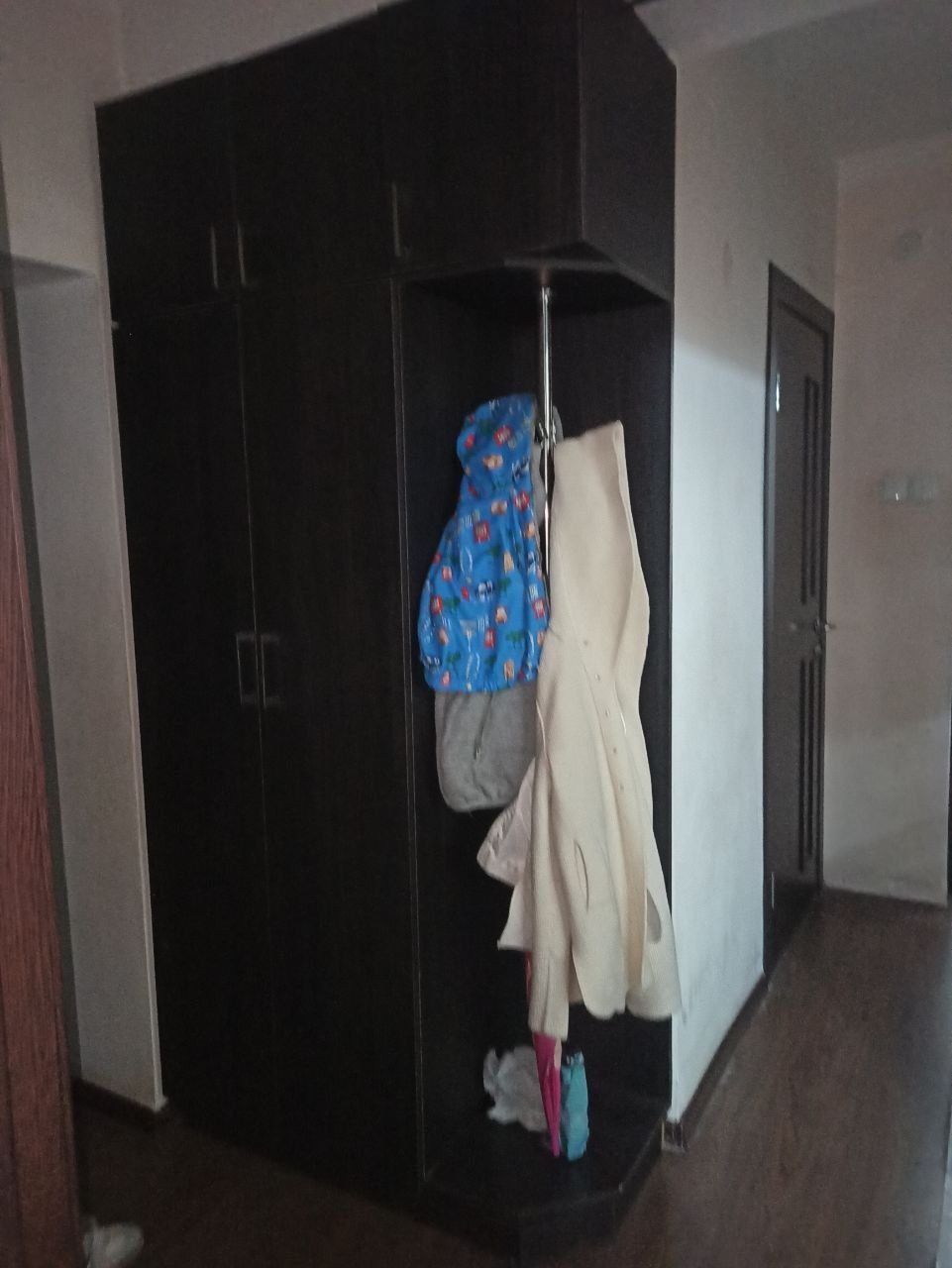 Шкаф прихожий...