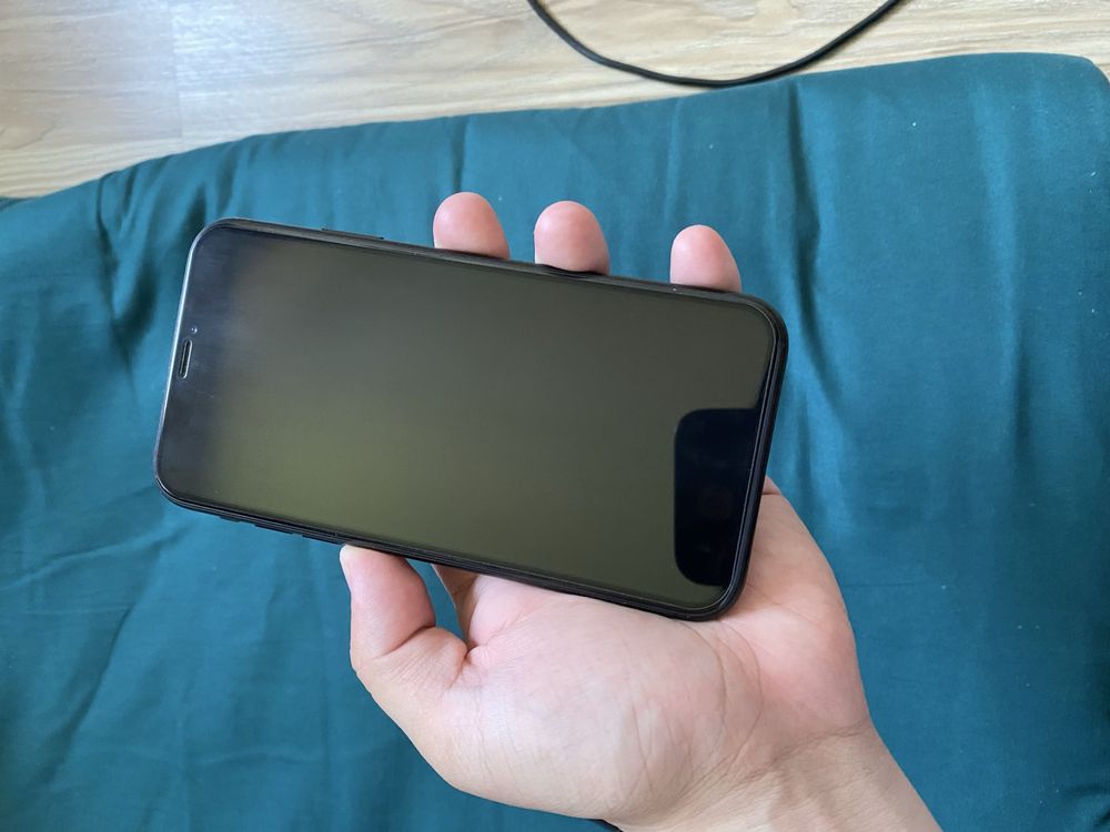 Продам Iphone xr