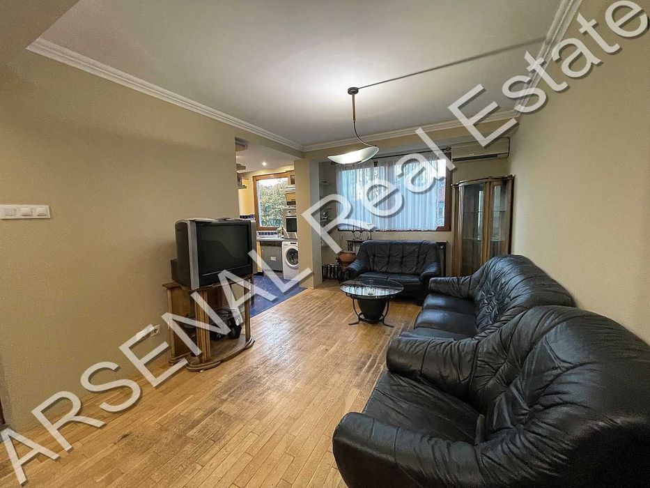 Тристаен апартамент под наем, Център