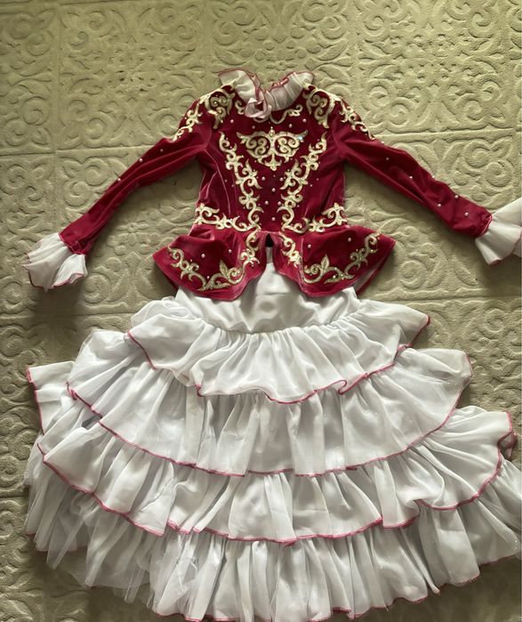 Национальный казахский костюм