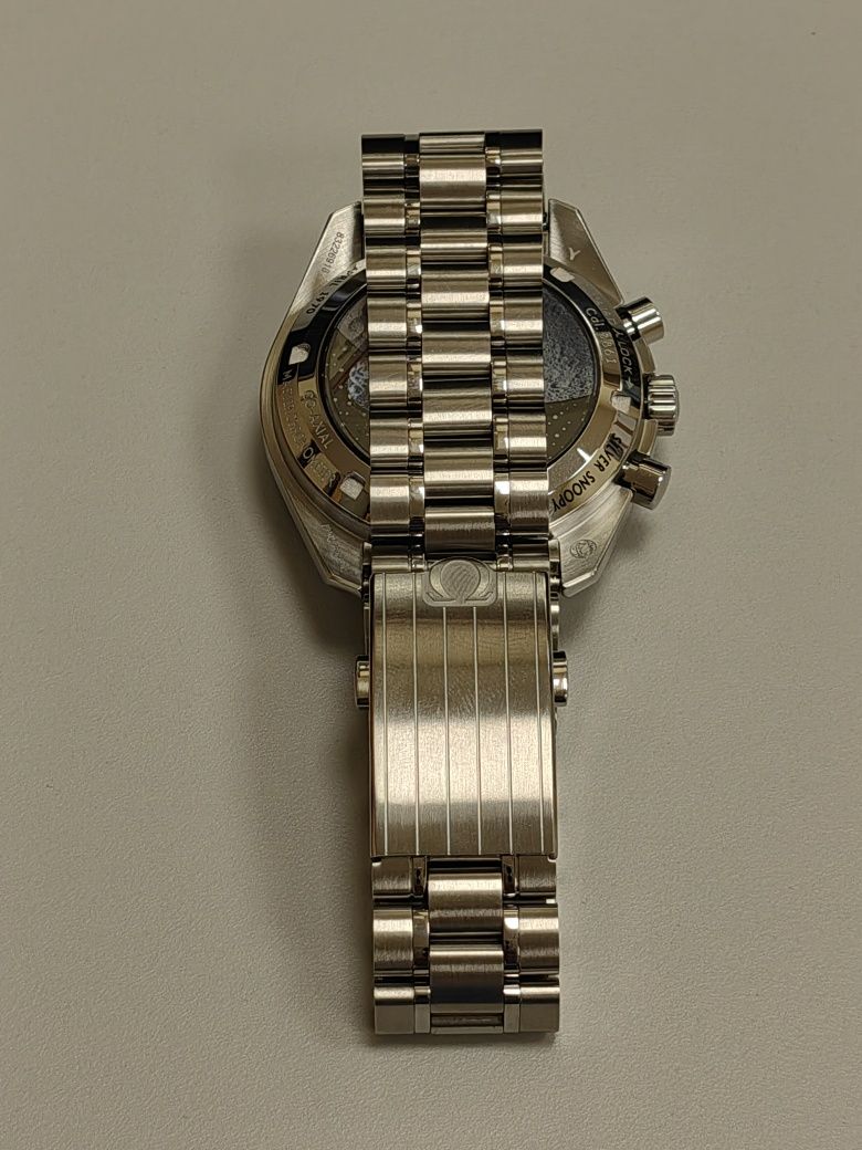 Omega Speedmaster Silver Snoopy 50th anniversary Edition chronograph