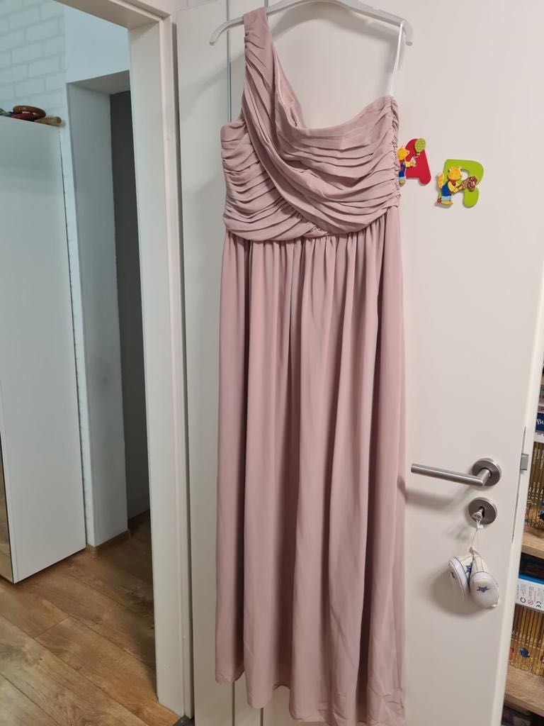 Vând rochie elegantă pentru evenimente