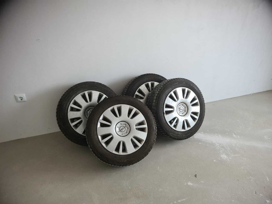 Гуми 205/55 16. Джантите са от Опел