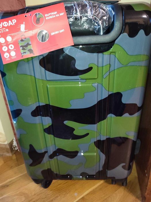 Куфар на колелца в зелен цвят