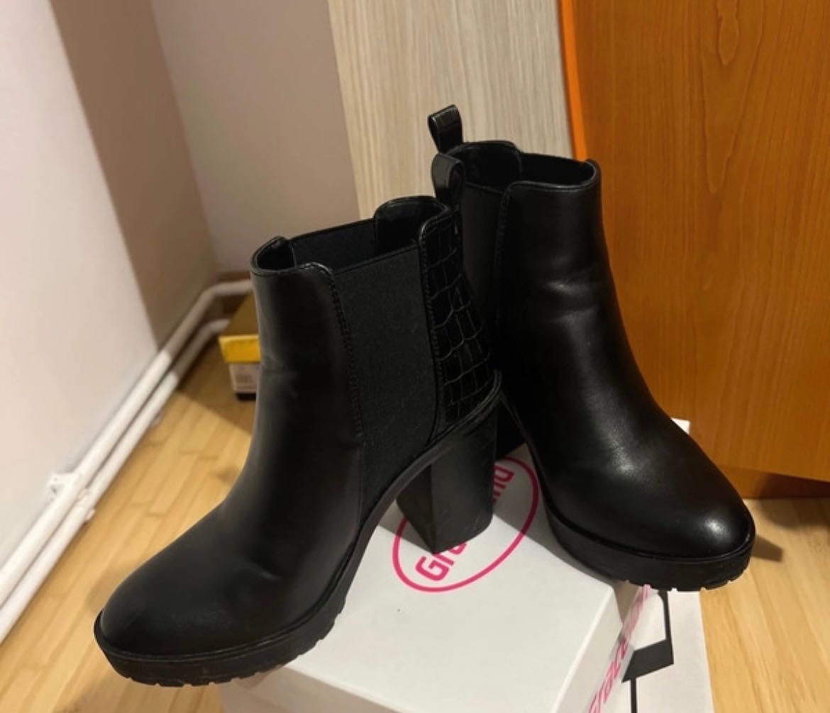 Botine negre mărimea 37