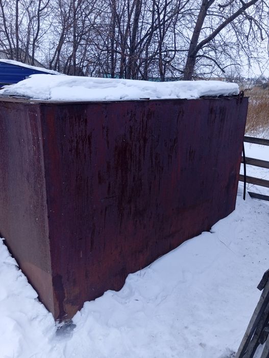 Продам бочку ширина 1'5*1'5*2'5 метал 3 мл 5,5 куба