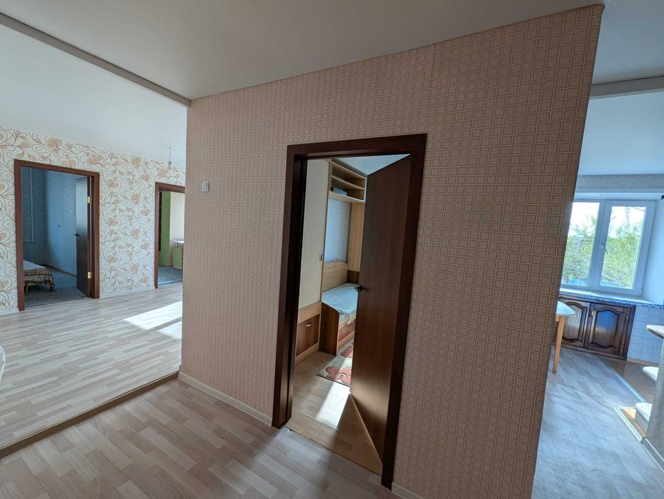 Продам четырехкомнатную квартиру.