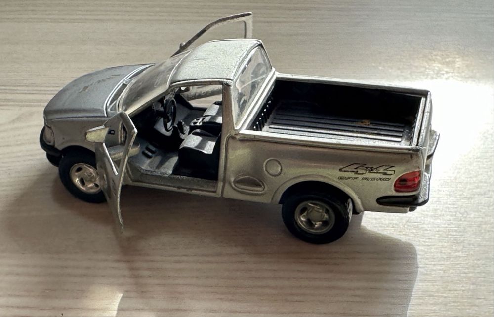 Macheta metalica 1/43 Maisto Ford F150