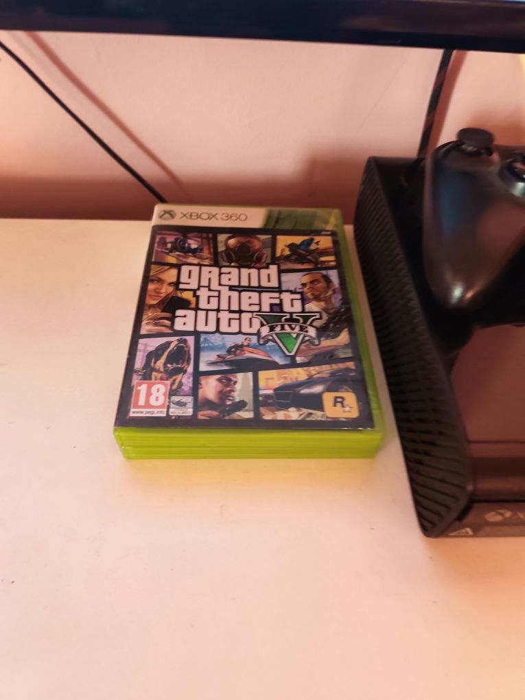 Xbox 360 с контролер