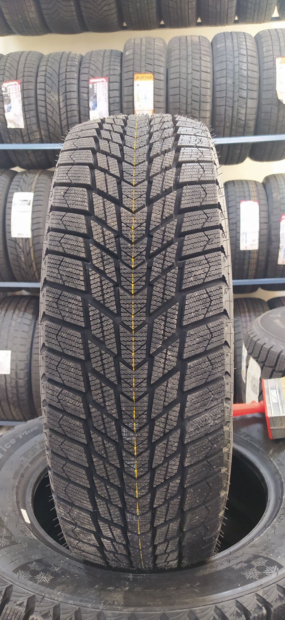 205/65R16 Nexen WG ice