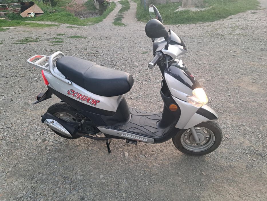 Vand scuter cu podea