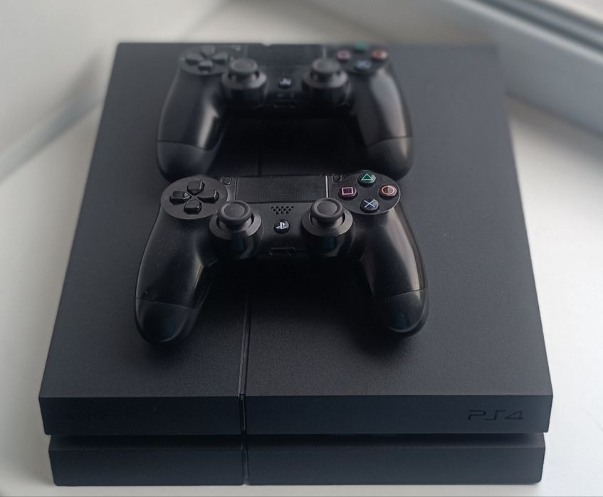 Продам Sony Playstation 4