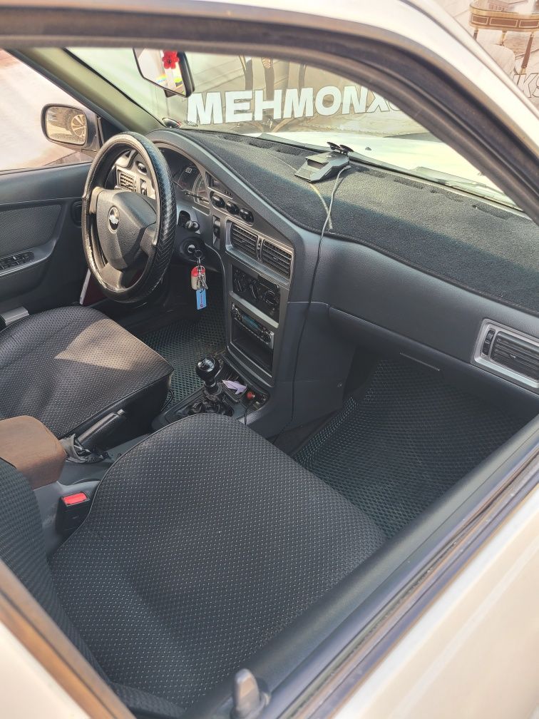 Продам автомобиль нексия 1.6  состояния отличное.
