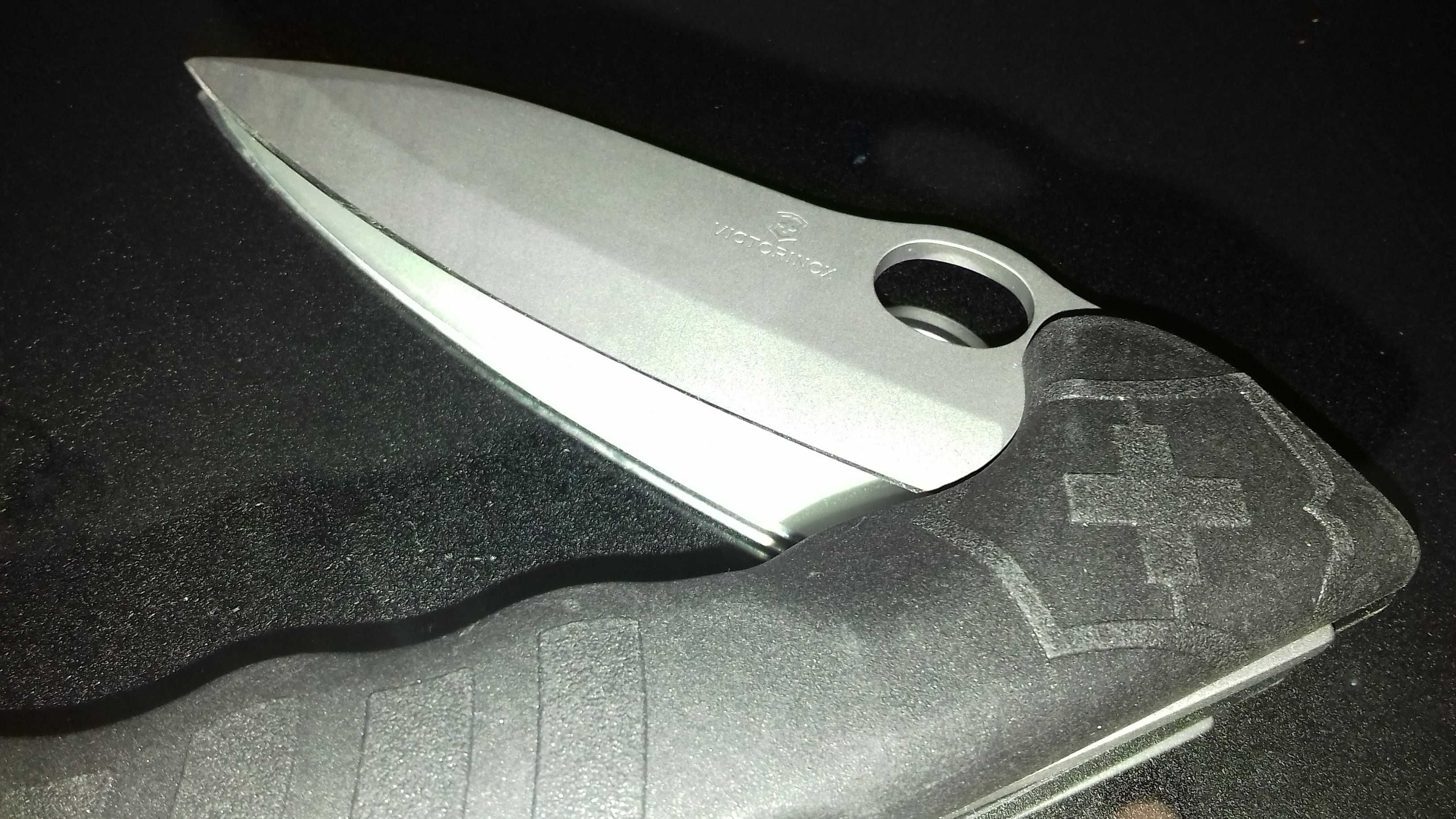 Ловен нож Victorinox Hunter PRO M с калъф Victorinox