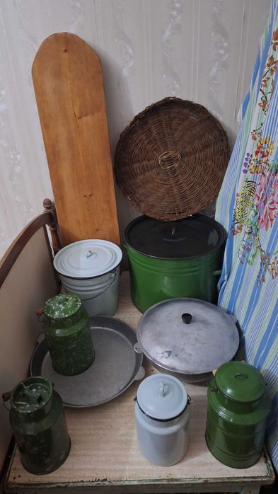 Продаётся всё из дома : посуда, кухонные принадлежности. Новые и б/у.