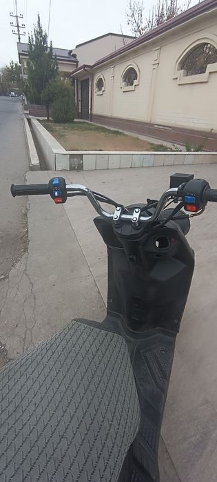 Benzin skutir sotiladi