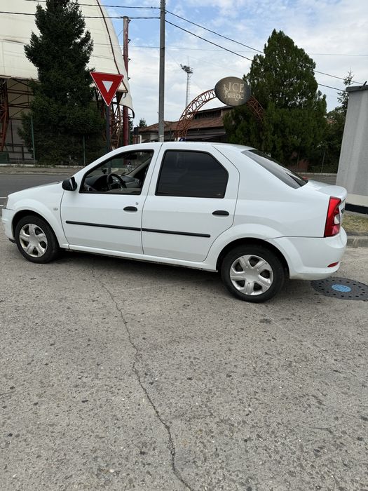 Vand Logan masina persomala Proprietar