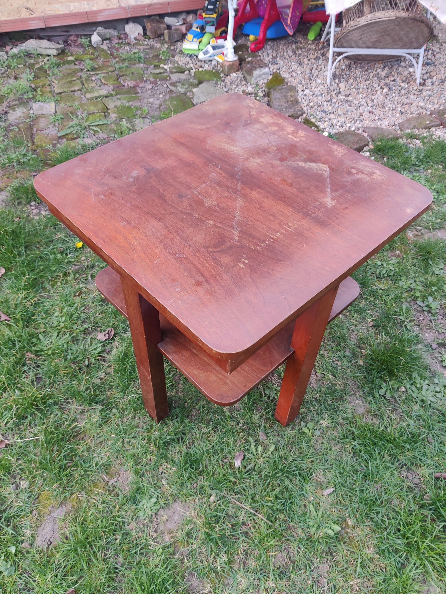 Masa din lemn cu etajera