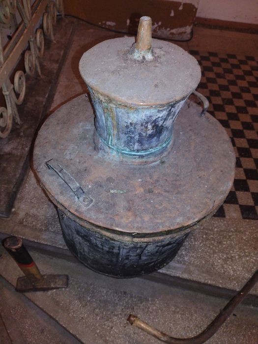 Cazan de tuica mic, vechi tabla foarte groasa