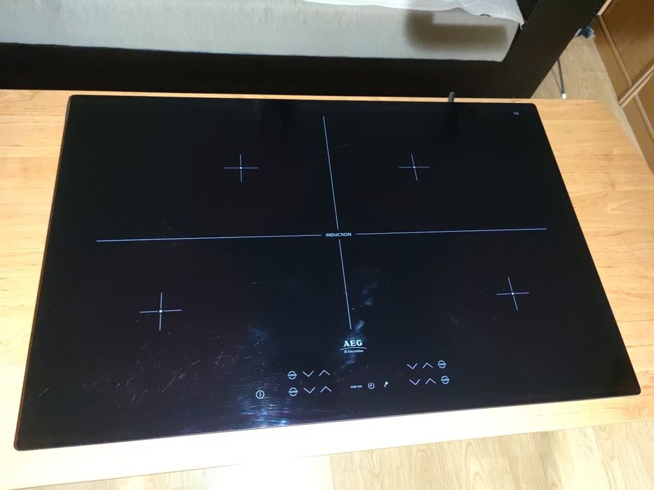 Индукционен плот AEG