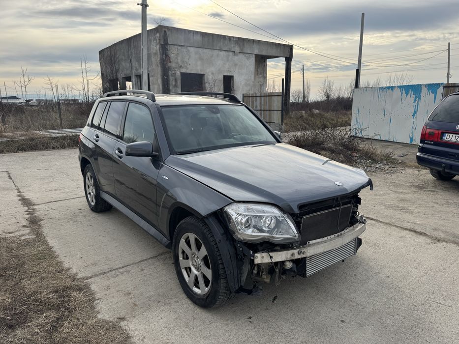 Dezmembrez Mercedes Glk220