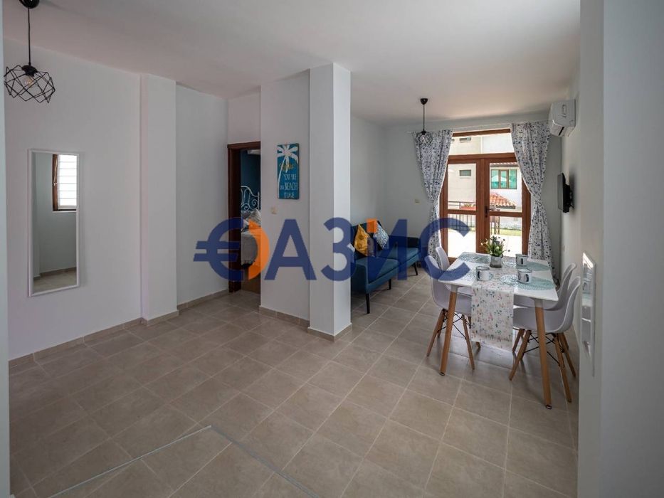 Къща на 3 етажа 320 кв. м. + парцел 500 кв. м., м. Инцараки, Свети