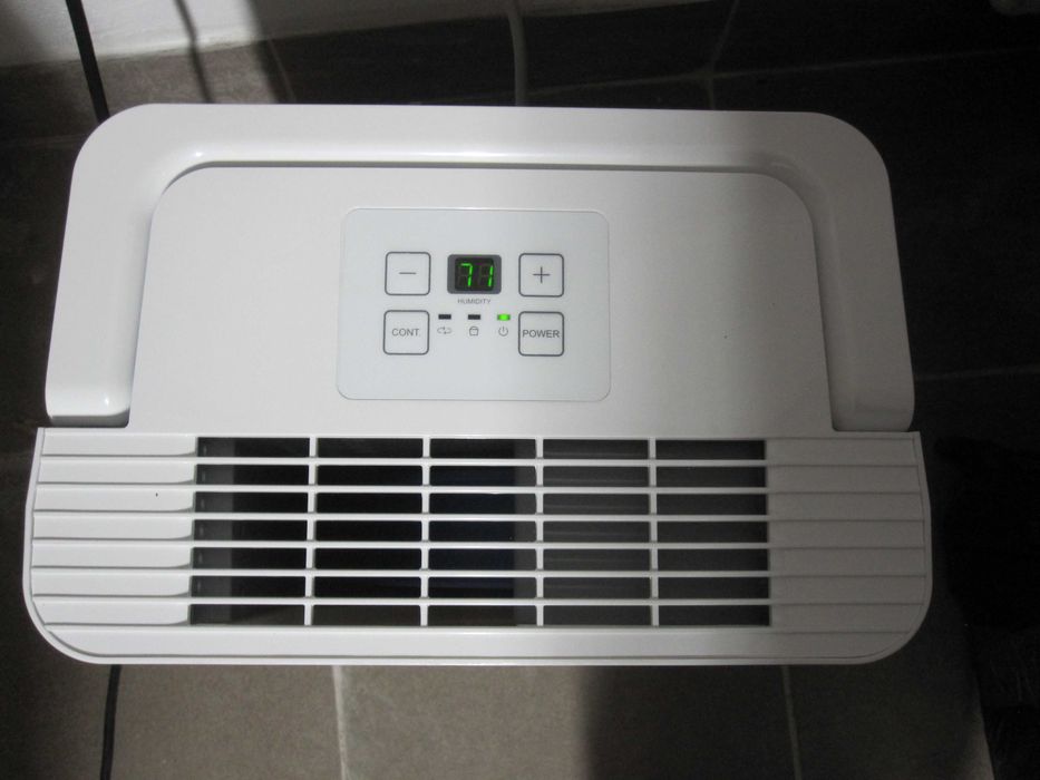 Dezumidificator Comfee MDDN-10DEN7, Capacitate 10L/24h, Afisaj LED