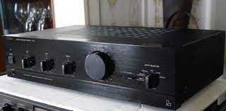 Amplificator LUXMAN LV-92 stereo, fabricat integral in Japonia.