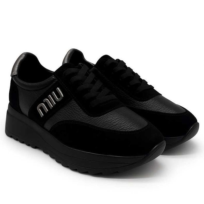 Дамски черни обувки от естествена кожа с платформа и метален акцент