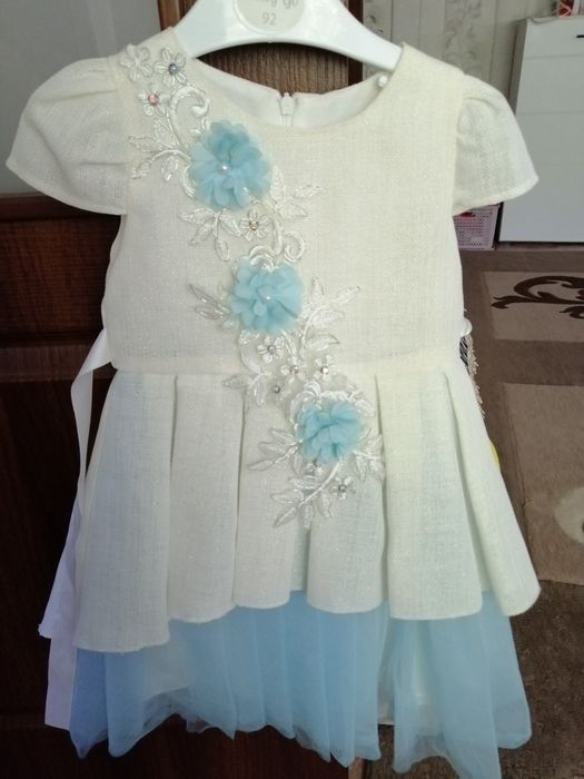 Продам нарядное платье на девочку 2-3 года с юбкой из фатина