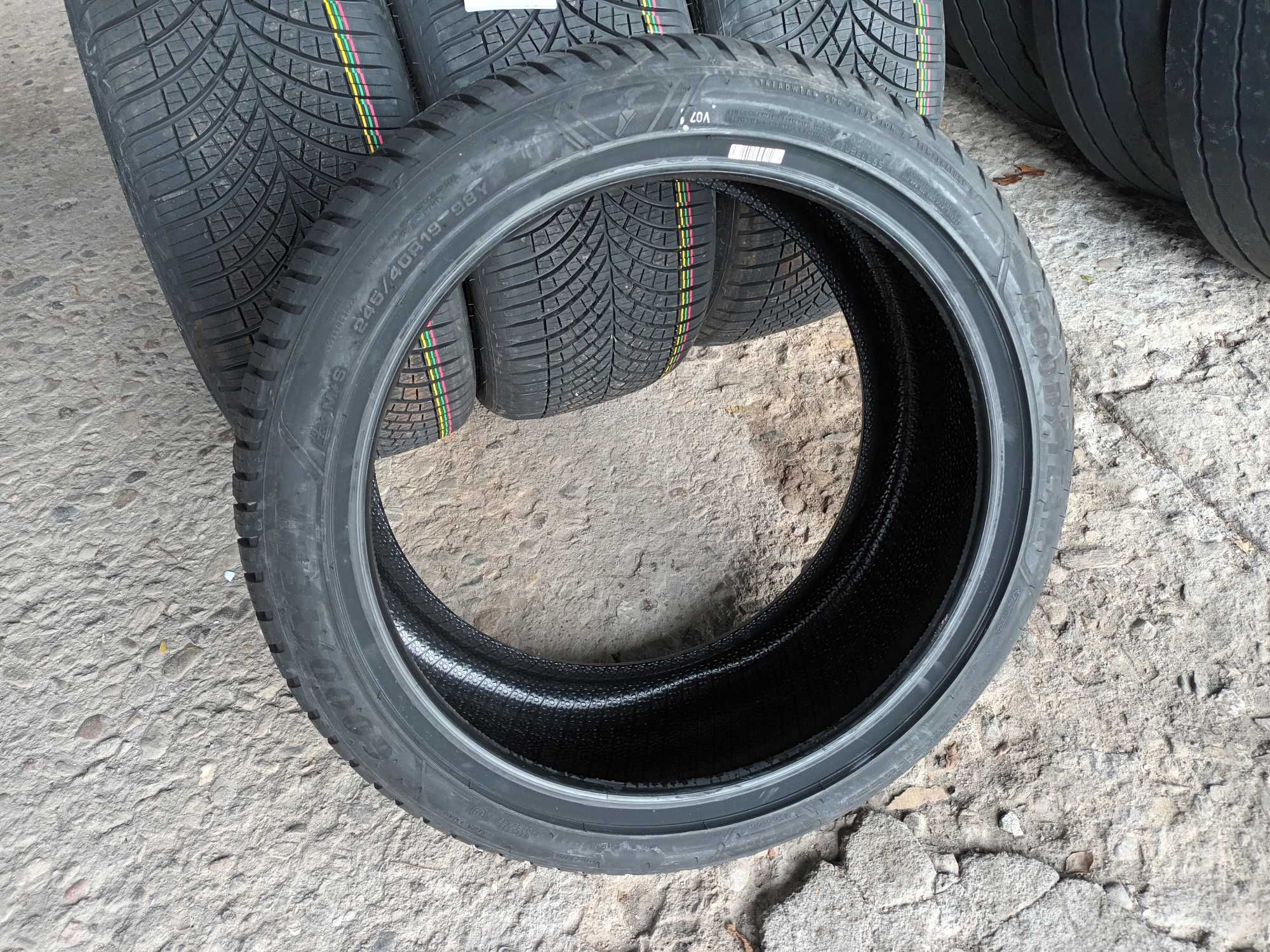 4 Нови всесезонни гуми 245/40 R19 Goodyear Vector 4Seasons Gen-3 98Y