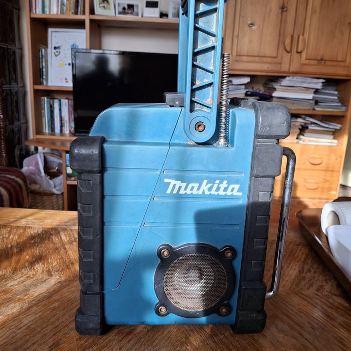 Radio Makita cu adaptor la 220v
