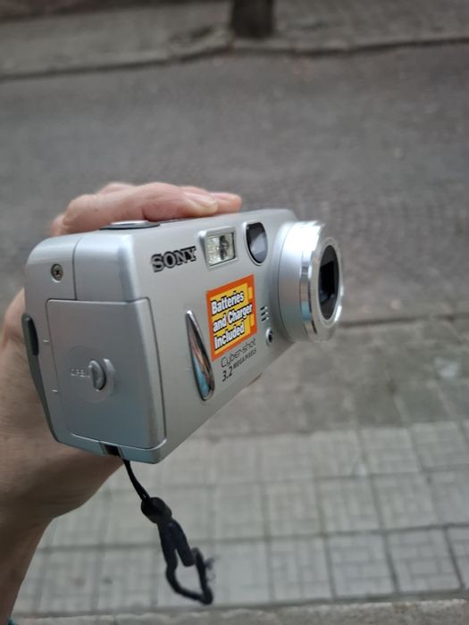 Компактен дигитален фотоапарат Sony Cybershot P52
