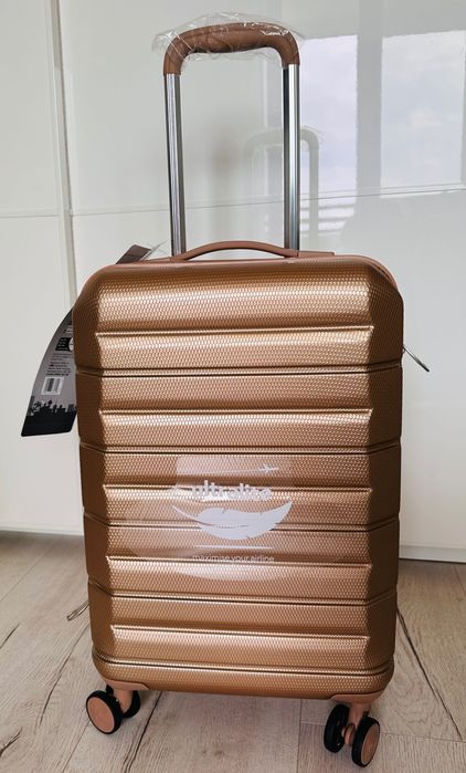 Ултралек нов куфар за пътуване