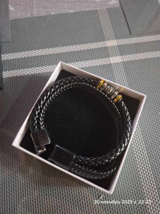 Мъжка кожена гривна