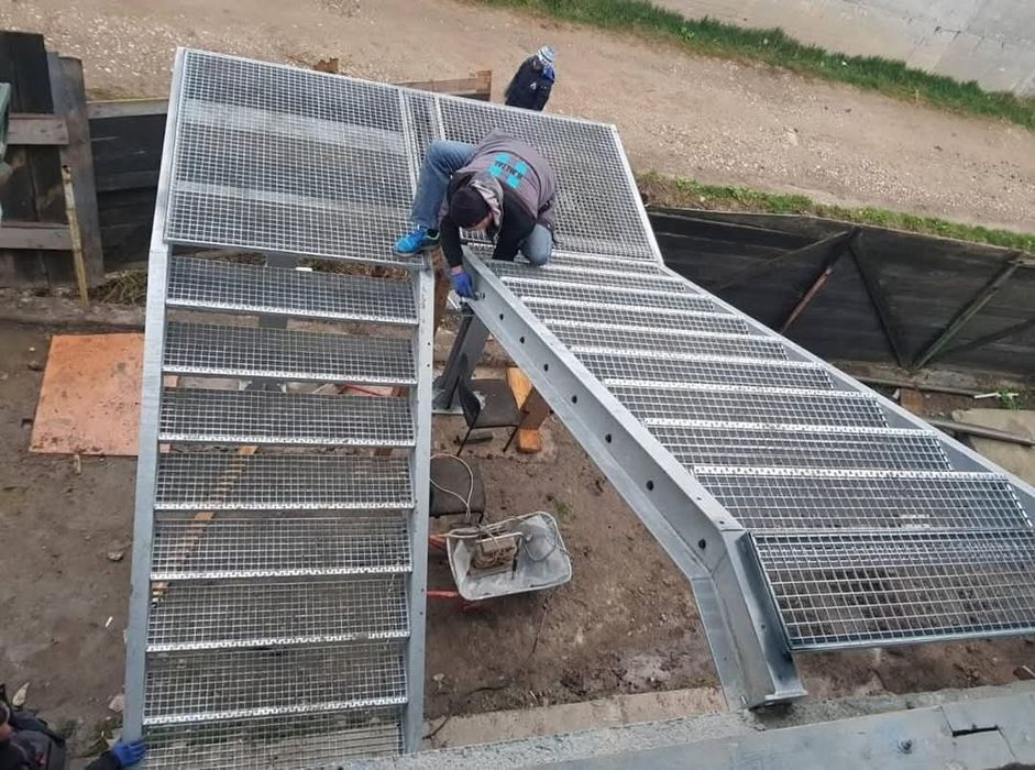 Scări zincate galvanizate pentru exterior
