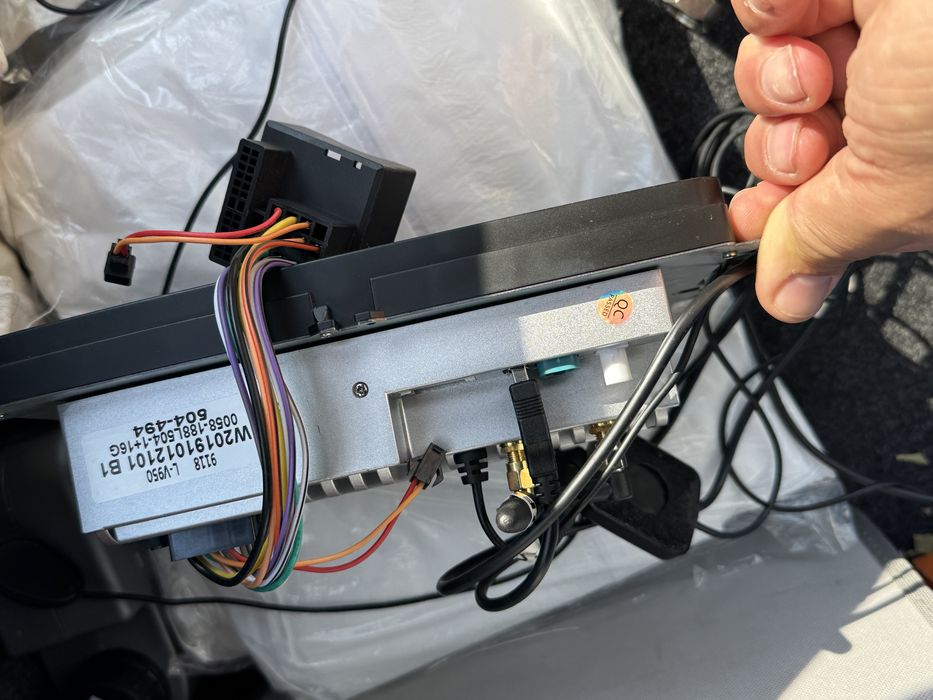 Navigatie auto cu folia pe displei