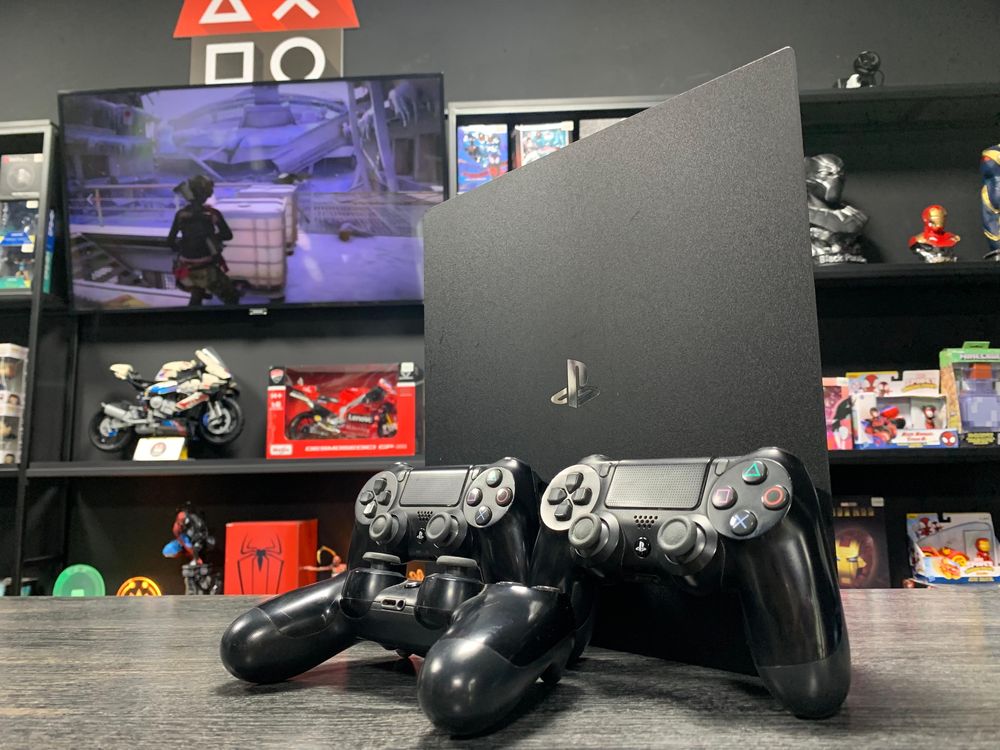 Sony PlayStation 4 Pro 1 tb+games