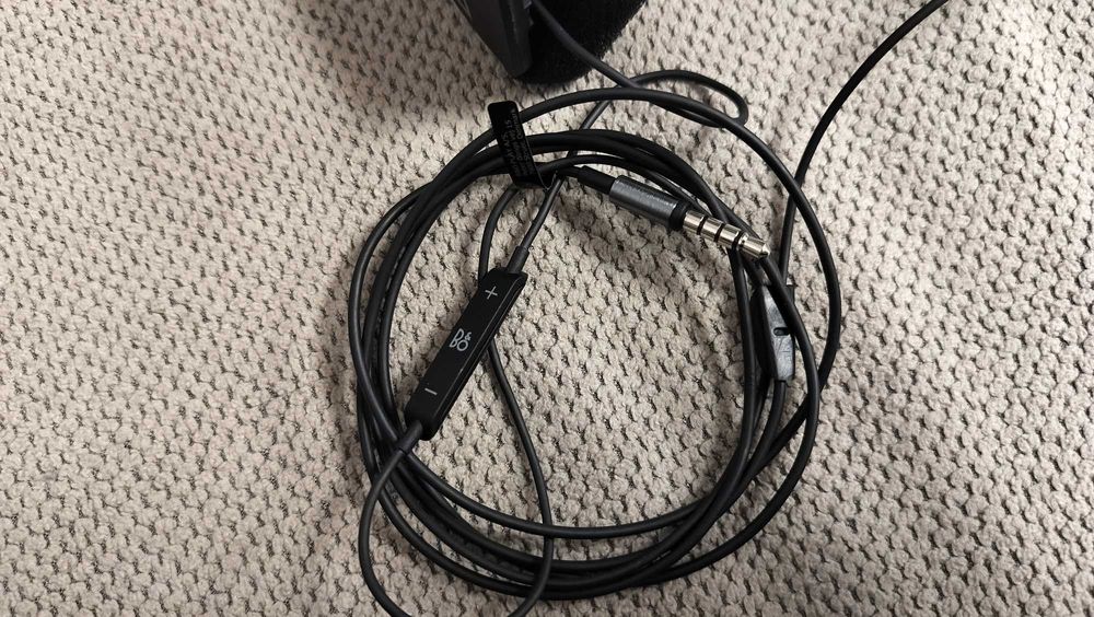 Casti on ear Bang & Olufsen Form2 Black