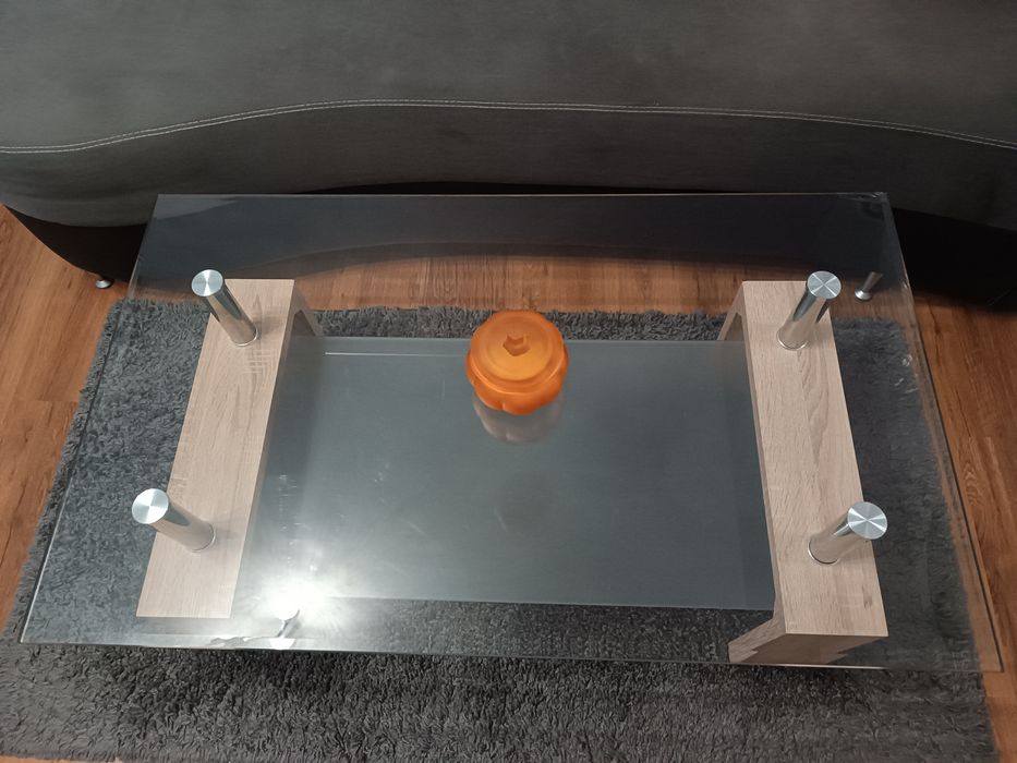 Стъклена холна маса