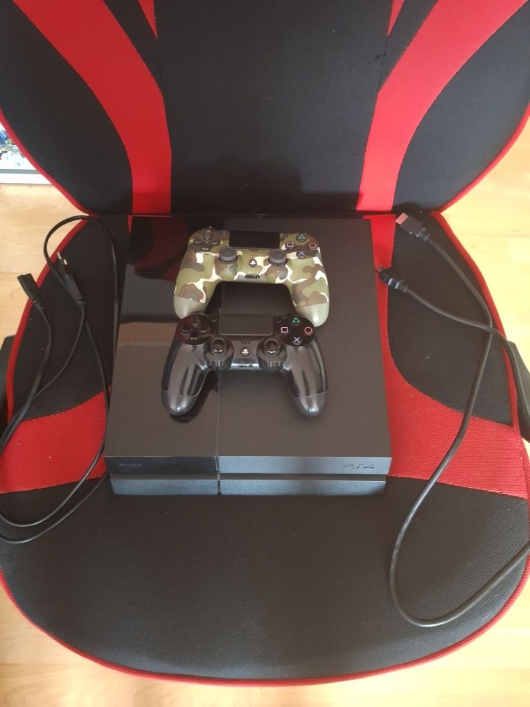 PlayStation 4 500GB + 2 оригинални контролера + игра (диск)