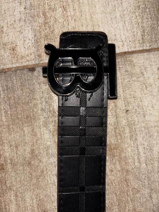 curea burberry reversibila