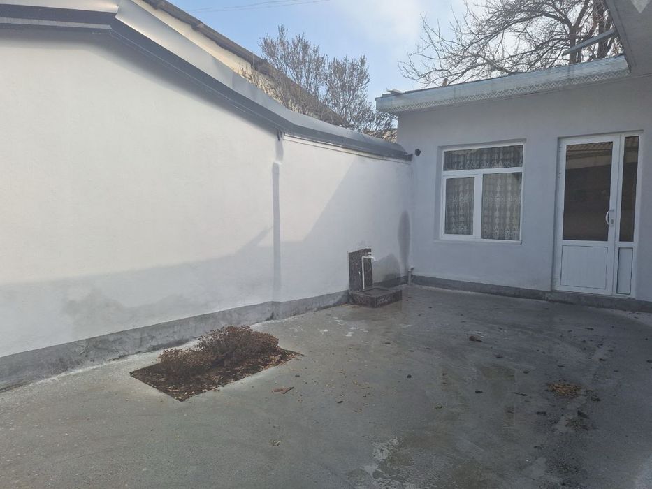 Ховли сотилади 2,5 сотих ер , 105 кв хонаси .Гор ГАИ. 51000$ торг.