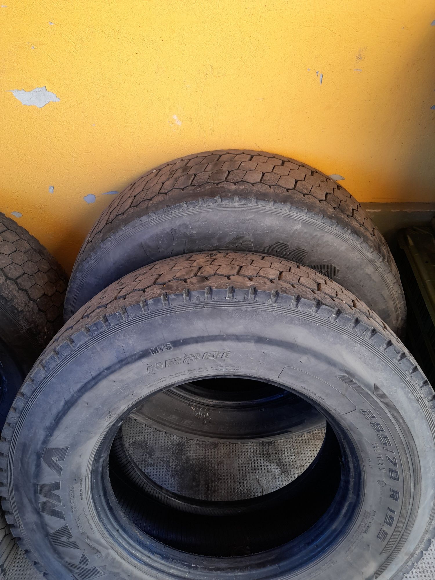 Vand 4 cauciucuri 285/70/19,5
