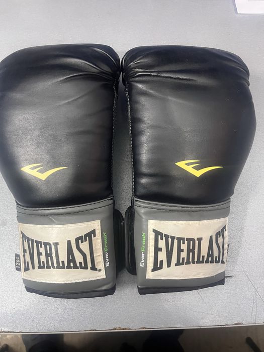 Продам боксерские перчатки