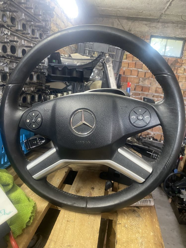 Фейслифтов волан за Mercedes w164