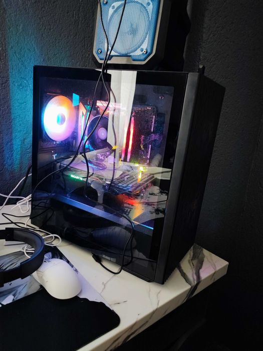 Продавам геймърски компютър Ryzen 5 5600