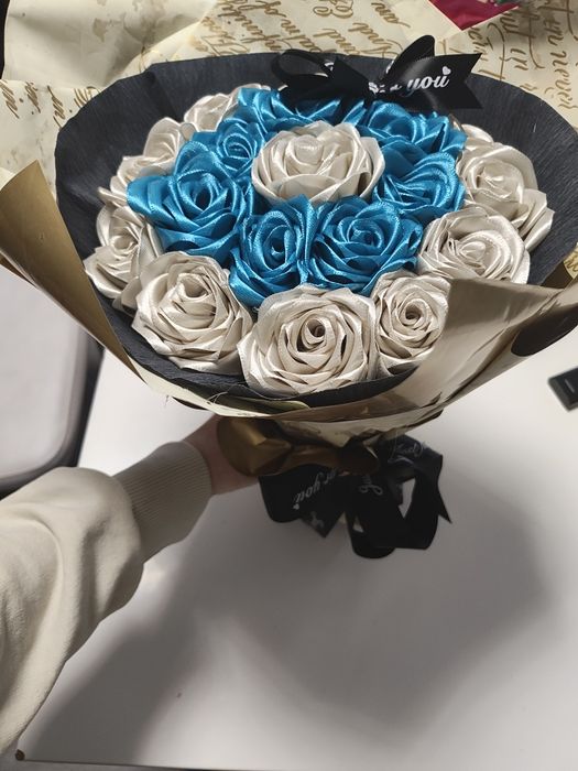 Вечни букети от сатенени рози